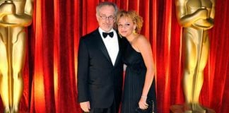 Steven Spielberg bersama putrinya Mikaela Spielberg
