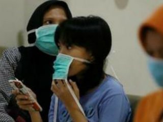 MUI menyatakan haram hukumnya bagi masyarakat yang melakukan penimbunan masker ditengah meluasnya meluasnya kabar dua WNI positif virus corona (covid-19). Ilustrasi(ist)