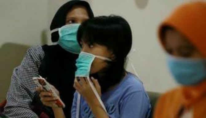 MUI menyatakan haram hukumnya bagi masyarakat yang melakukan penimbunan masker ditengah meluasnya meluasnya kabar dua WNI positif virus corona (covid-19). Ilustrasi(ist)