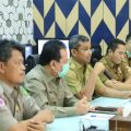Sekda Kota Medan, Wiriya Alrahman memberikan laporan perkembangan penanganan virus corona (covid-19) di Kota Medan kepada Gubsu Edy Rahmayadi melalui Video Conference.