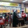 Virus Corona Menyebar, Warga Medan Padati Supermarket. (kaldera/finta rahyuni)