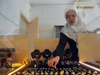 Pasar Keuangan Bergejolak, Investor Pilih Emas