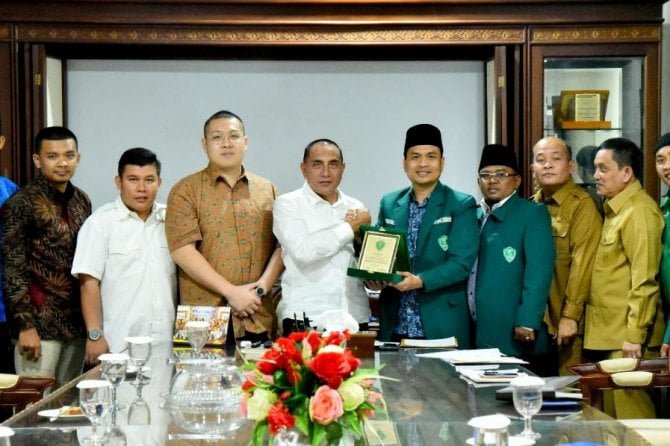 Gubernur Sumatera Utara H Edy Rahmayadi saat menerima silaturahmi Pengurus Wilayah GPA Sumatera Utara sekaligus Panitia Pelaksana Tabligh Akbar Ustadz Abdul Somad.