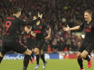 Blunder Adrian, Gagalkan Liverpool di Liga Champion