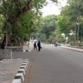 Suasana kampus Unimed terlihat lengang, Selasa (18/3/2020). Meski begitu beberapa mahasiswa masih datang ke kampus untuk urusan tertentu. (Kaldera/silvia)