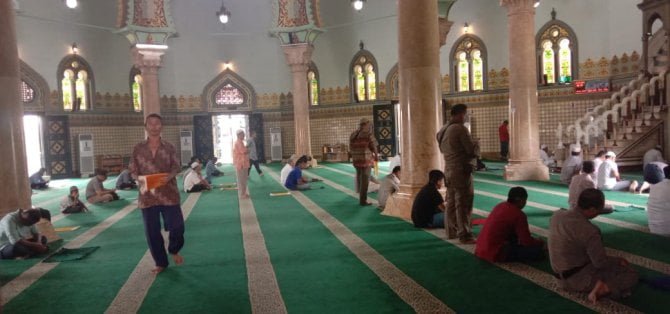 Suasana Masjid Raya Al Mashun Medan jelang salat Jumat, hari ini