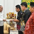 Gubsu Edy Rahmayadi menerima laporan Sekda Tebingtinggi soal pelaksanaan MTQ Ke 37 Tingkat Provinsi Sumut. Panitia menunda MTQ itu.