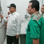 Plt Walikota Medan, Akhyar Nasution ketika mengunjungi Kantor Dinas Kesehatan Kota Medan, Jumat (20/3/2020).
