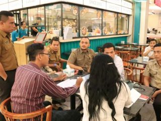 Badan Pengelolaan Pajak dan Retribusi Daerah (BPPRD) Kota Medan mendatangi Restoran Uncle K di lantai IV Sun Plaza, Selasa (3/3/2020).