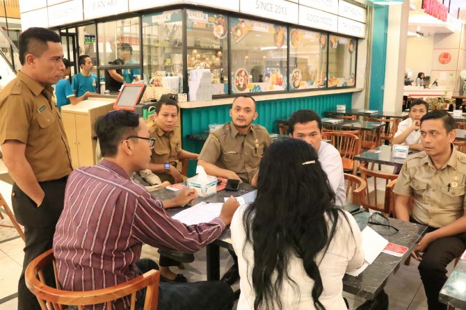 Badan Pengelolaan Pajak dan Retribusi Daerah (BPPRD) Kota Medan mendatangi Restoran Uncle K di lantai IV Sun Plaza, Selasa (3/3/2020).