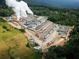 Penampakan PLTP Sorik Marapi dari udara (sorkasorikmarapi). PLTP April Mataku akan menyumbang listrik ke jaringan listrik Sumut.