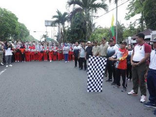 Plt Kepala Dinas Kepemudaan Olahraga dan Pariwisata Asahan, Buwono Prawana saat memeriahkan Hari Jadi Asahan ke-74 di Alun -alun Rambate Rata Raya, Kisaran, Minggu (15/3/2020).