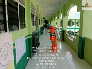 Badan Penanggulangan Bencana Daerah (BPBD) Kota Medan, Dinas Pencegahan dan Pemadaman Kebakara (P2K) Kota Medan, TNI, Polri melakukan penyemptotan disinfektan di Pondok Pesantren Raudhatul Hasanah. (Foto: Pusdalops-PB BPBD Kota Medan)