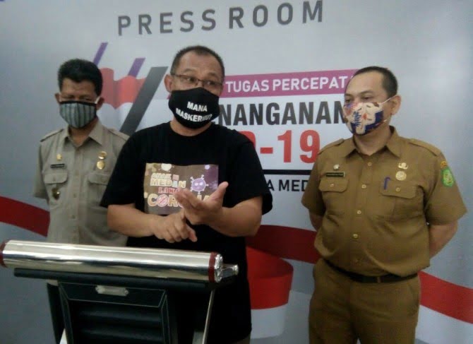 Plt Walikota Medan, Akhyar Nasution saat press confrence di Posko Covid-19 Kota Medan