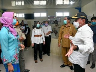 Edy saat mengunjungi RSUD Padangsidimpuan Jalan Fl Tobing Padangsidimpuan, Selasa (7/4/2020).
