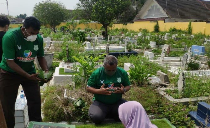 pengurus PSMS Medan ziarah ke makam mantan pemain, pelatih dan pengurus