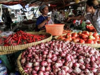 Kata Pemerintah Stok Pangan Aman, Pedagang Bilang Harganya Kemahalan