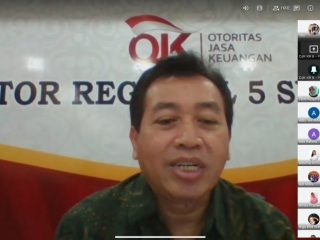 Yusuf Ansori, Kepala OJK Regional 5 Sumbagut saat memaparkan POJK sebagai stimulus perekonomian bagi masyarakat terdampak Covid-19, Kamis (23/4/2020).