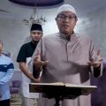 Ini Cara Jadi Imam Tarawih Sambil Memegang Al-Quran