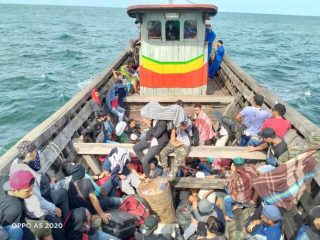 Para TKI yang diamankan Sat Pol Air Polres Tanjung Balai Polairud Polda Sumut di Sungai Ludam Kab Asahan.