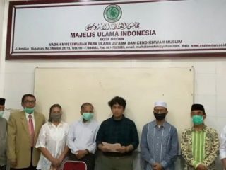 Sebastian Ulido Napitupulu mendatangi MUI Kota Medan meminta maaf dan membuat pernyataan di atas materai.
