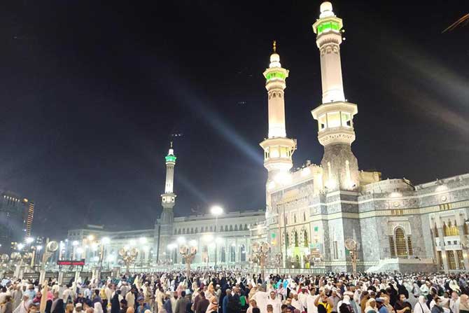 Menteri  Haji dan Umrah Arab Saudi meminta umat Islam seluruh dunia untuk menunda persiapan ibadah haji yang sedianya akan berlangsung akhir Juli nanti.