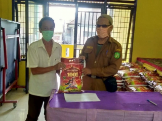 Pemko Medan Bagi Beras