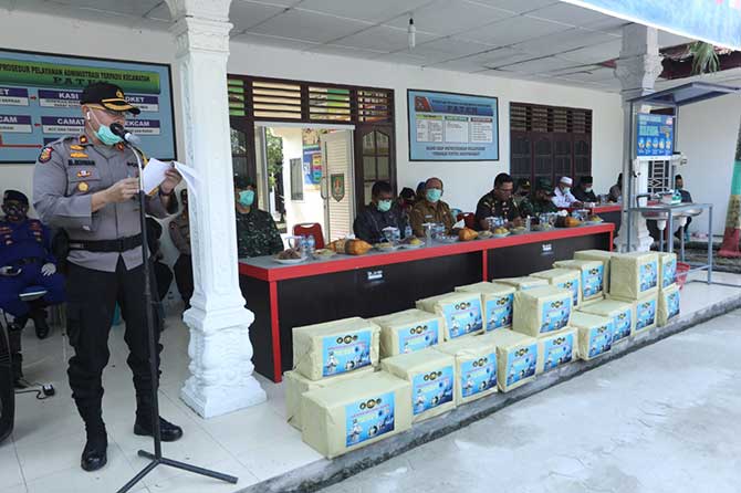 Kompol Muhammad Ikhwan di Halaman Kantor Camat Kecamatan Kota Kisaran Barat.