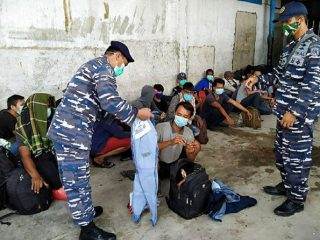 Sebanyak 44 TKI ilegal diamankan tim Koarmada I Fleet One Quick Response (F1QR) Lanal Tanjung Balai Asahan Lantamal I di Pantai Bersaudara.