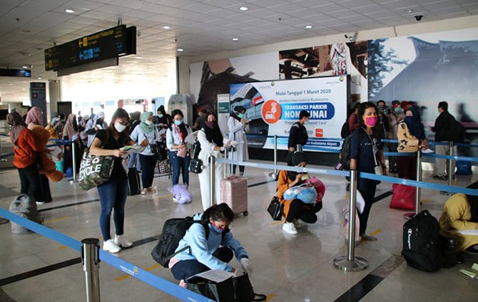 Para WNI yang tiba di Bandara Kualanamu Internasional dari Malaysia. (ist)