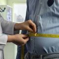 7 Cara Mengecilkan Perut Buncit Saat Puasa