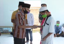 Bupati Asahan mengunjungi Mesjid Al-Ikhlas Desa Opa Padang Mahondang Kecamatan Pulau Rakyat.