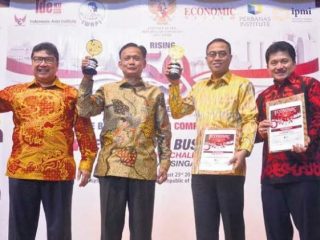 Rizal Fahlevi (paling kiri) dan TM Jeffry (paling kanan) diabadikan beberapa waktu lalu