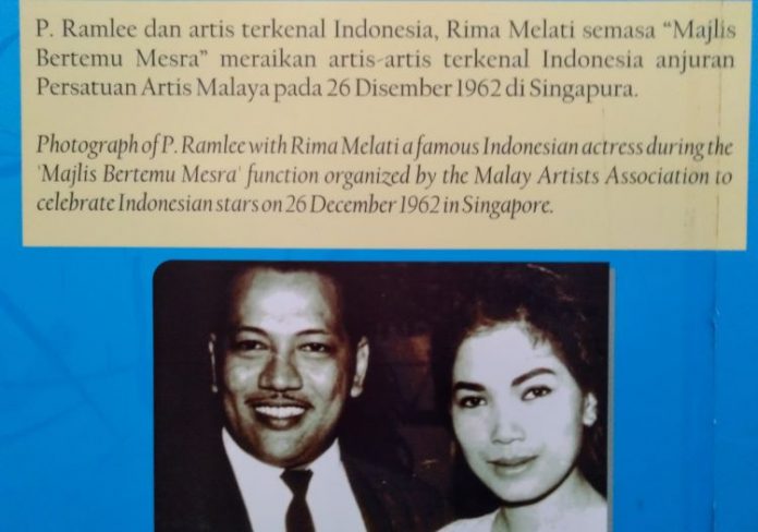 P Ramlee (kiri) bersama artis senior Indonesia, Rima Melati dalam sebuah event jaman dulu. Foto diambil dari dinding kenangan di Museum P Ramlee, Penang, Malaysia, beberapa waktu lalu. (kaldera/rozi)