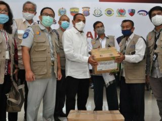 TEKS: Gubsu Edy Rahmayadi menerima bantuan dari Satgas Bencana BUMN untuk memerangi Covid-19