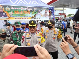 Kapolda Sumut Irjen Pol Martuani Sormin saat mengecek kesiapan Pos Pengamanan Ops Ketubat Toba 2020 Polrestabes Medan yang berada di Jalan Cemara Medan, Jumat (22/05/2020).