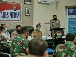 rapat koordinasi pengamanan malam takbiran perayaan Idul Fitri 1441 H/2020 di wilayah Kota Medan dan Kabupaten Deli Serdang di Ruang Rapat Rupatama Mapolrestabes Medan, Jalan HM Said Medan, Selasa (12/5/2020).