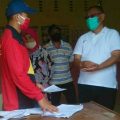 Plt Walikota Medan, Akhyar Nasution saat meninjau penyaluran bansos Pemko Medan di Kecamatan Medan Area, Sabtu (30/5/2020).