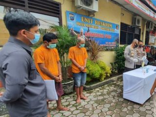 Dua pelaku pencuri pagar Lapangan Merdeka berhasil diringkus Polsek Medan Barat.