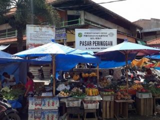 Suasana di Pasar Peringgan, Jalan Iskandar Muda, Kelurahan Babura, Kecamatan Medan Baru, Senin (4/5/2020)