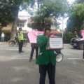 Mahasiswa Unjuk rasa di depan kantor Pertamina Marketing Operational Region (MOR) I Medan, Jalan Putri Hijau, Medan, Rabu (6/5/2020)