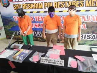Tiga pelaku pembunuhan Elvina di Komplek Cemara Asri yaitu TS (ibu jefri), Michael, dan Jefri.