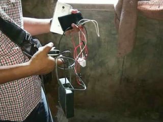 Personel Polsek Beringin menunjukkan barang bukti. (Ig : polsekberingin7)