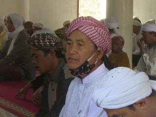 Jamaah Tarekat Naqsabandiyah AlKholidiyah Jalaliyah di Kab Simalungun rayakan Idul Fitri 1441 Hijriah, Jumat (22/5/2020).