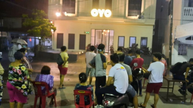 Puluhan warga Jalan Waru dan Jalan Sengon geruduk penginapan Prime INN, pada Jumat (29/5/2020) dini hari.