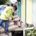 Plt Walikota Medan, Akhyar Nasution bersama Camat Medan Denai, Ali Sipahutar menelusuri lorong dan gang sempit.