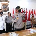 Martuani didampingi Direktur Ditreskrimum Polda Sumut Kombes Pol Irwan Anwar, Kabid Humas, Kombes Pol Tatan Dirsan Atmaja.