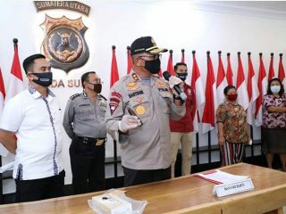 Martuani didampingi Direktur Ditreskrimum Polda Sumut Kombes Pol Irwan Anwar, Kabid Humas, Kombes Pol Tatan Dirsan Atmaja.