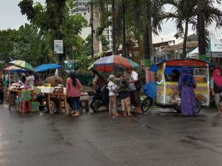Penampakan pedagang takjil di Jalan Abdullah Lubis Medan, di seputaran Masjid Al Jihad Medan.