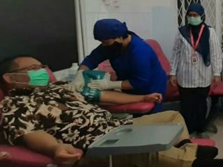 Plt Walikota Medan, Akhyar Nasution saat kegiatan donor darah di RSUD Pirngadi Medan,